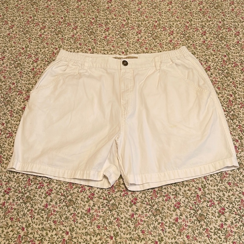 Cabela’s men’s shorts, excellent like new condition!